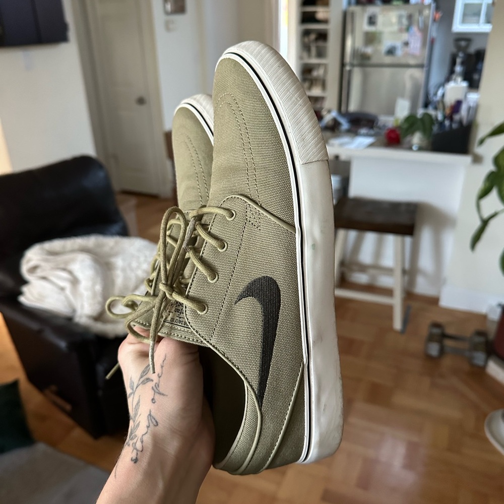 Nike SB Men's Khaki Canvas Sneakers